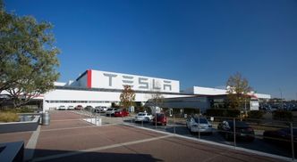 Tesla produserer alle sine biler ved sin fabrikk i USA. Foto: Tesla Motors