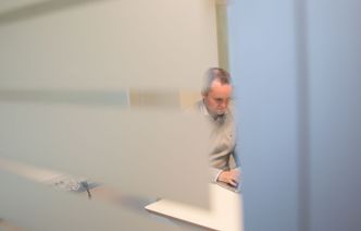PÅ INNSIDEN: Med et objektivt blikk kan NTT Security gå inn i selskapene og finne sikkerhetshullene man normalt ikke tenker på i hverdagen. Foto: Story Labs