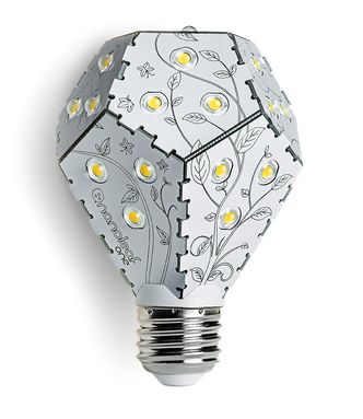 Mer effektive el-produkterVinneren Nanoleaf One: Bruker 44 prosent mindre energi enn sammenlignbare LED-pærer. Lysmengden er på mer enn 800 lumen. Ra-verdien, som viser fargegjengivelsen er 80. Fargetemperaturen ligger et sted mellom 2.700 og 3000 kelvin, som gir et varmt, hvitt lys.