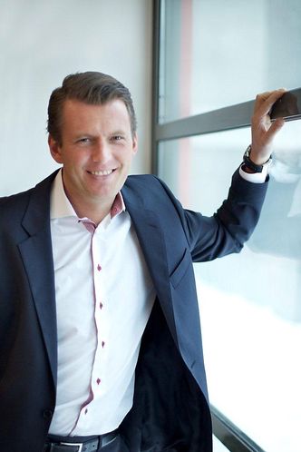 Hotelldirektør Olav Langli forteller at bookingsystemet er viktig for å finne god balanse mellom energiforbruket og gjestenes komfort.