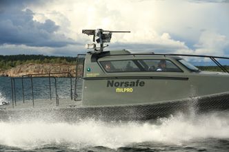 Norsafes Munin S1200-prototyp med Kongsbergs fjernstyrte våpenstasjon Sea Protector. Foto: Norsafe