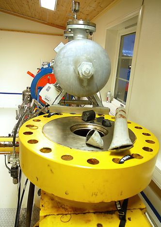 Utenfor boksenEffektivt: Røret som ble kappet under testen i november ligger på BOP-flensen. Void-tanken sees rett bak.