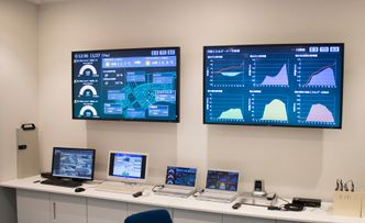 Bykontroll: Fra kontrollrommet i Fujisawa kan energiforsyning, sikkerhet og en lang rekke parametere styres og overvåkes.