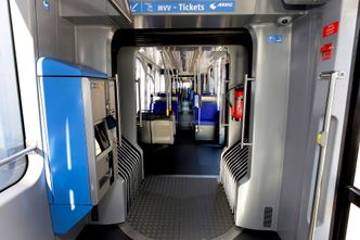 Mye bedre interiør: Dette interiøret er fra en Siemens-trikk i München, men kan være et eksempel på hvordan de nye Oslo-trikkene vil se ut inne. Lavgulv over det hele, gode sitteplasser og et lyst interiør med store vindusflater.