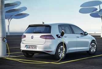 Europeiske og amerikanske bilmerker bruker CCS-standarden. Foto: Volkswagen