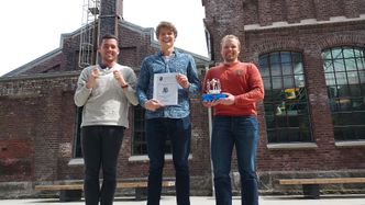 Studentteamet som har jobbet med oppgaven. Fra venstre: Are Nøst, Mathias S. Olsen, Jørgen Apeland