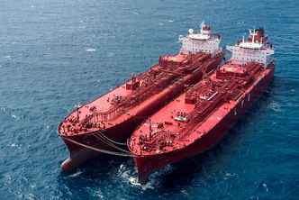 Solvangs to LPG-skip Clipper Quito og Clipper Victory laster om ute til havs. Clipper Victory er på 75.000 m3 og er bygget i 2009 ved Hyundai Heavy Industries. Clipper Quioto er på 84.000 m3 og er bygget i 2013 ved samme verft i Korea.