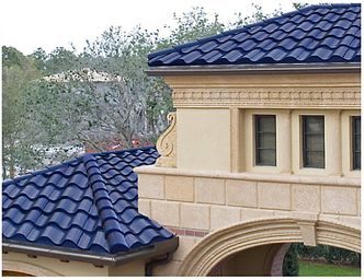 Solcellene som er bygd inn i taket, vises knapt.