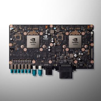 Nvidia Drive PX 2 er datamaskinplattformen som er installert i alle Teslas nye biler. Foto: Nvidia