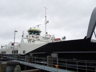MF Folgefonn er laboratoriet til den maritime industrien. I 2014 ble fergen hybrid, i 2017 får den vakuumfortøying og induksjonslading. Foto: Wärtsilä