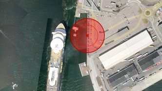 Bildet viser den indre og ytre sikkerhetssonen for LNG-bunkring på Nesodden DSB foreslo i 2014. Kravet om 50 meter ytre sikkerhetssone har selskapet gått bort ifra i den nye veilederen. Nå må aktørene gjennomføre en risikovurdering, og sette sikkerhetssonene som følge av dette.   Foto: Google Earth/Erlend T. Lygre