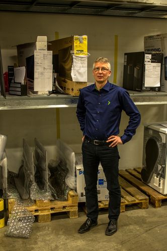 I de største varehusene avhentes produkter til reparasjon hver dag. Tidligere kunne det ta opp til en uke.