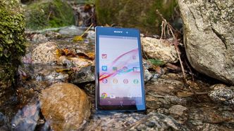 Sony Xperia Z1 er en vanntett toppmodell. Den koster en hel del mindre enn nye Xperia Z2.