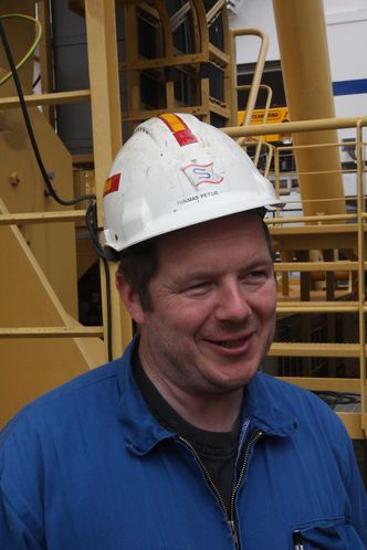 Prøver og utstyrstestFin dame: Overstyrmann Tummas Davidsen er begeistret over sjøegenskapene til Normand Vision.- En lettmanøvrert dame, sier han.