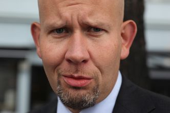 Olje- og energiminister Tord Lien ville ikke svare på om han mente 2-4-ordningen var bærekraftig eller ikke.