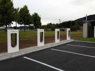 Tilgang til Supercharger-nettverket blir sannsynligvis en ekstrautgift for Model 3-eiere. Foto: Roald Ramsdal