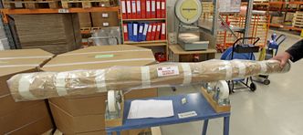 Her er F135-aksling som i likhet med alle de militære komponentene som produseres på Kongsberg må pakkes godt inn. Ikke bare i forbindelse med frakten, men også fordi det er meget strenge restriksjoner på hvem som får se dem. Foto: Per Erlien Dalløkken