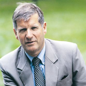 Professor emeritus Øystein Noreng mener rapporten er et faglig dårlig bestillingsverk. Foto: Arkiv