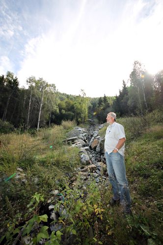 UrovekkendeKondemnert: To villaer ble revet for aldri å bygges opp igjen etter at denne lille bekken i lia øst for Otta sentrum vokste seg stor og voldsom og raserte eiendommene.