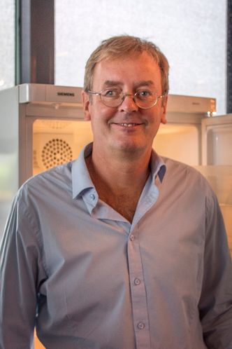 Stråling er braKjøling er bra: Matvareindustrien har masse teknologi for å øke holdbarheten til matvarer, en et moderne kjøleskap er noe av det viktigste forbrukerne kan skaffe seg for at maten skal holde seg lenger mener seniorforsker i Nofima, Askild L. Holck