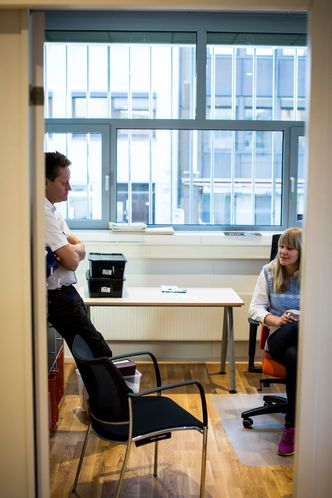 Irriterende feilUtfordringer: Det har blitt mange diskusjoner om ledelse for gründer Christian Wig og arbeidsleder Anne Lise Lunder i Pixellus siden oppstarten i fjor. Lunder har blant annet lært at hun må være veldig detaljert i arbeidsbeskrivelsene sine.