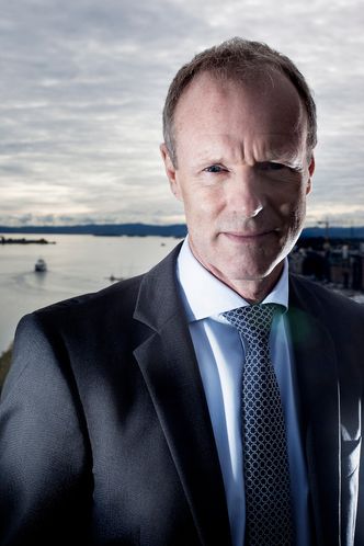 0-visjonSTEINKASTER:  Noen vil nok si at Sturla Henriksen kaster stein i glasshus når han snakker overbærende om næringslivsledere som skryter av sportslige prestasjoner. Forskjellen er at han ikke deltar i konkurranser og skryter av resultater.