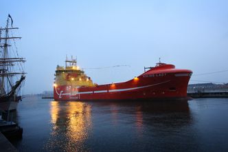 VISER VEI: Med batteripakke, brenselcelle og LNG-drift er Viking Lady et ekte hybridfartøy Her på vei inn til klimatoppmøtet i København i 2009.