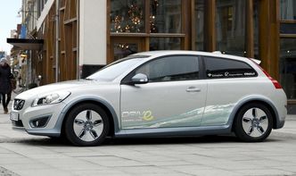 Volvos første elbil var en C30 modifisert med elektrisk drivlinje. Foto: Volvo