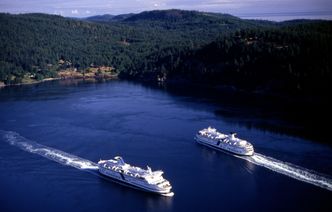 Cruiseskip kan bruke 30 tonn drivstoff i døgnet når de ligger til havn. Foto: Carl Hiebert/colourbox.com