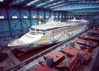 NCL-skipet Norwegian Dawn i dokka på Meyer Werft. NCL har så langt ikke bestilt LNG-skip. Foto:  Meyer Werft