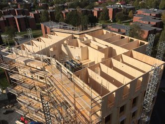 treplatene kommer ferdige om krever kun montering på byggeplassen.