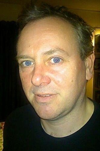 Robot mot menneskeInnovasjon: – Dette er radioinnovasjon, sier medieforsker Lars Nyre om Capsule.fm.