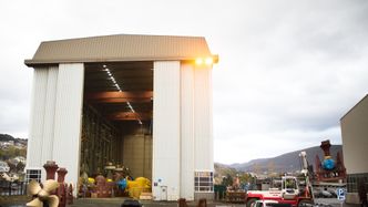 Rolls-Royce i Ulsteinvik reparerer og vedlikeholder store propeller. Permitteringer kan bli brukt i større grad med nye regler. Foto: Foto
