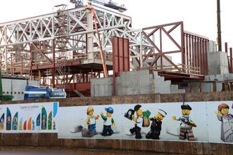 Prestisjetungt: Stjernearkitekten Bjarke Ingels har tegnet det nye ikonbygget Lego House under bygging der Billunds gamle rådhus stod. Lego har ikke offentliggjort prisen på bygget som bl.a. skal inneholde Lego-museet som idag kun er forbeholdt selskapets ansatte.