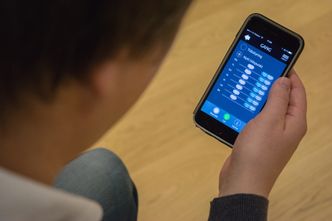 Teknologien styres og følges enkelt fra mobiltelefonen.