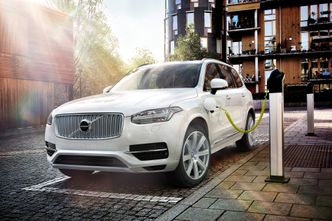 Ladbare hybrider, som Volvo XC90, trenger også ladeuttak. Bilde: Volvo
