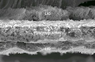 Grafén dannet på plastfilm ved hjelp av laser.
