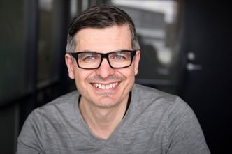 Seniorrådgiver i Statens vegvesen, Tom E. Nørbech, sier E39 er en unik mulighet for å få inn elektriske løsninger langs en strekning hvor jernbane ikke er et alternativ.