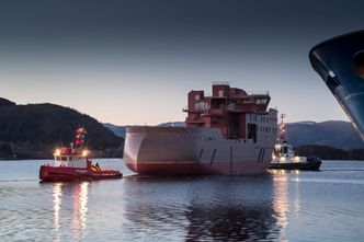 Samarbeid IIDen karakteristiske akterenden X-Stern gir operatøren fleksibilitet til å legge skipet opp mot været.