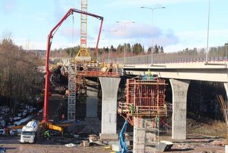 Nedre del på det første bruspennet ble støpt før jul, og 12. januar ble dekket på det første spennet støpt. Foto: Jorun Sætre/Statens Vegvesen