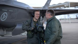 Morten Hanche etter den første turen i et norsk F-35 i desember 2015. Foto: USAF