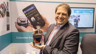 Davor Sutija i Thin Film. Beskyttelse mot forfalskning av produkter er ett bruksområde for selskapets NFC-brikker. Foto: ORV
