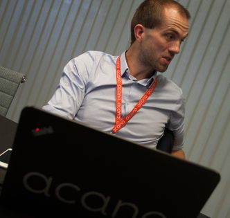 Videokonferanse, men også mye mer. Acano skaper virtuelle arbeidsrom. Disse kan bli bedre enn fysiske møter, mener salgsingeniør Karl Erik Nærum. Bilde: Marius Jørgenrud, digi.no