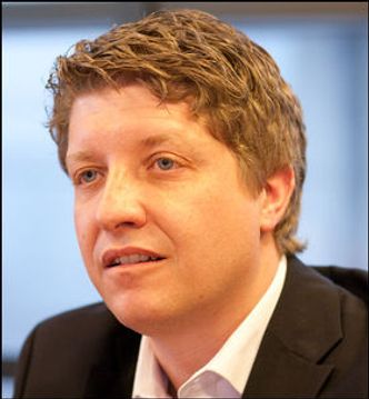 Teknologidirektør i Telenor Norge, Frode Støldal, sier at Longyearbyen trolig er stedet i Norge med høyest konsentrasjon av infrastruktur. Bilde: Marius Jørgenrud