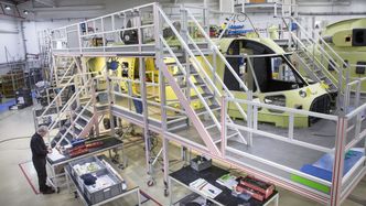 Her er Norges tredje AW101 redningshelikopter på produksjonslinja i Yeovil. Foto: Finmeccanica