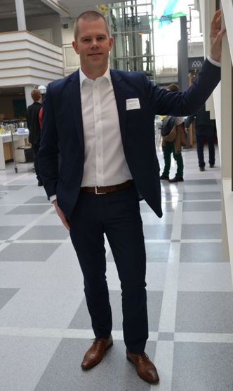 Kjøper smått, tenker stort: - Vi skal forvalte kraft på en industriell og profesjonell måte. Vi kjøper en kontantstrøm som varer i minst 15 år, og forventer 15 prosents årlig avkastning, sier daglig leder Håvard Lillebo Aega Solar. Foto: Jannicke Nilsen