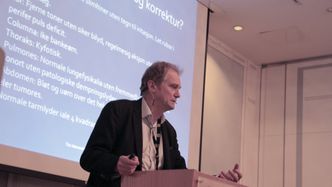 Teknologirevolusjon: professor i medisin, Erik Fosse, mener sykehusene må ha den tunge kostbare maskinparken i sentrum og alle de ulike profesjonene må dele på den. Døgnet rundt. Foto: Odd Richard Valmot