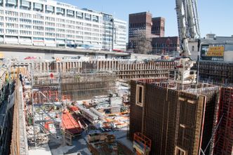 De fleste som har gått forbi Vestbanen det siste året har nok fått med seg forvandlingen av området, fra livløs parkeringsplass til yrende byggeplass. Foto: TU Story Labs