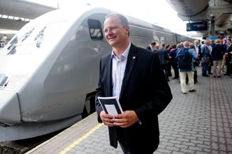 Samferdselsminister Ketil Solvik-Olsen under åpningen av hurtigtoglinjen mellom Oslo og Stockholm. Foto: Jon Olav Nesvold / NTB scanpix