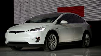 Tesla produserer elbiler som SUV-en Model X. Foto: NTB Scanpix